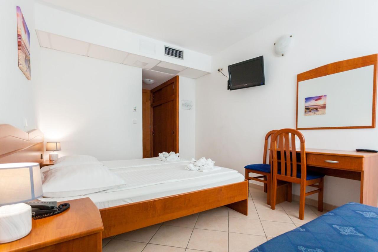 Hotel Adria Malinska Exterior photo